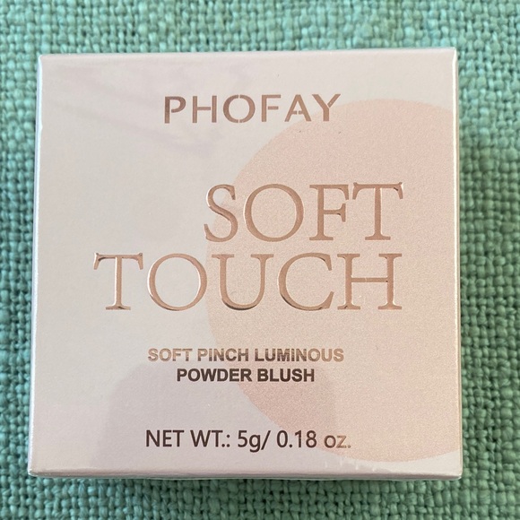 Soft Touch Luminous Powder Blush - Peach - Picture 2 of 4